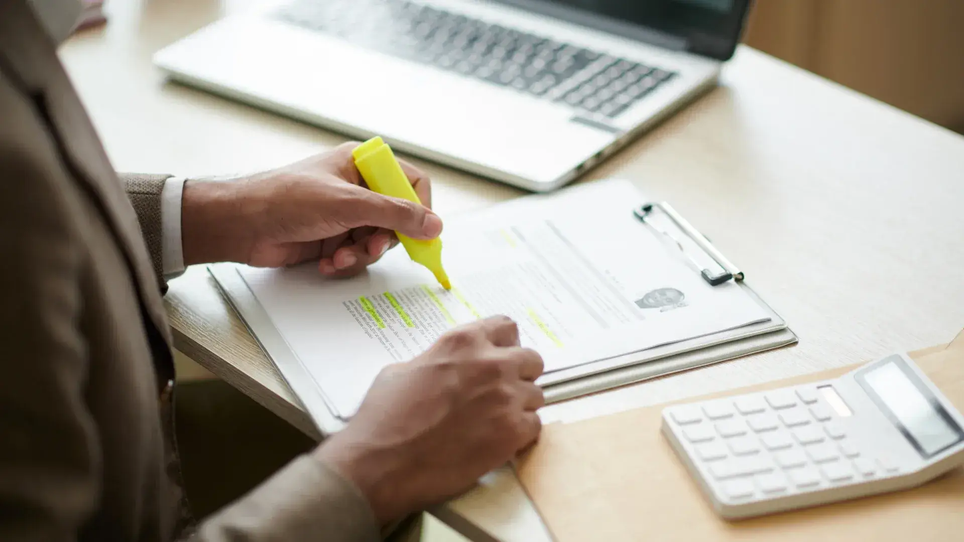 Challenges of Key Pair Extraction in Decentralized Environments Challenges of Key Pair Extraction in Decentralized Environments